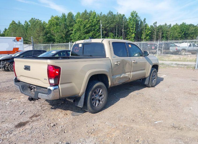 Photo 4 of 2019 Toyota Tacoma SR5 V6 (VIN 5TFAZ5CN0KX085088)