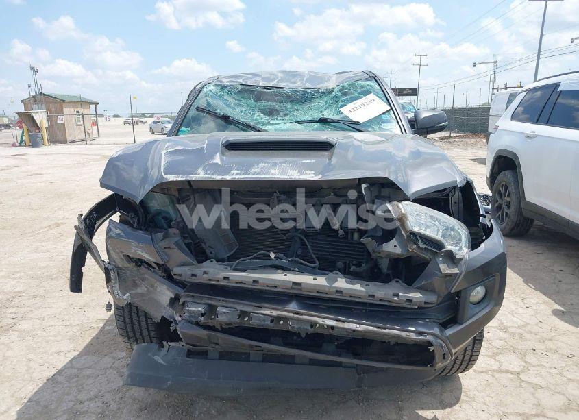 Photo 12 of 2018 Toyota Tacoma TRD SPORT (VIN 5TFAZ5CN1JX060828)