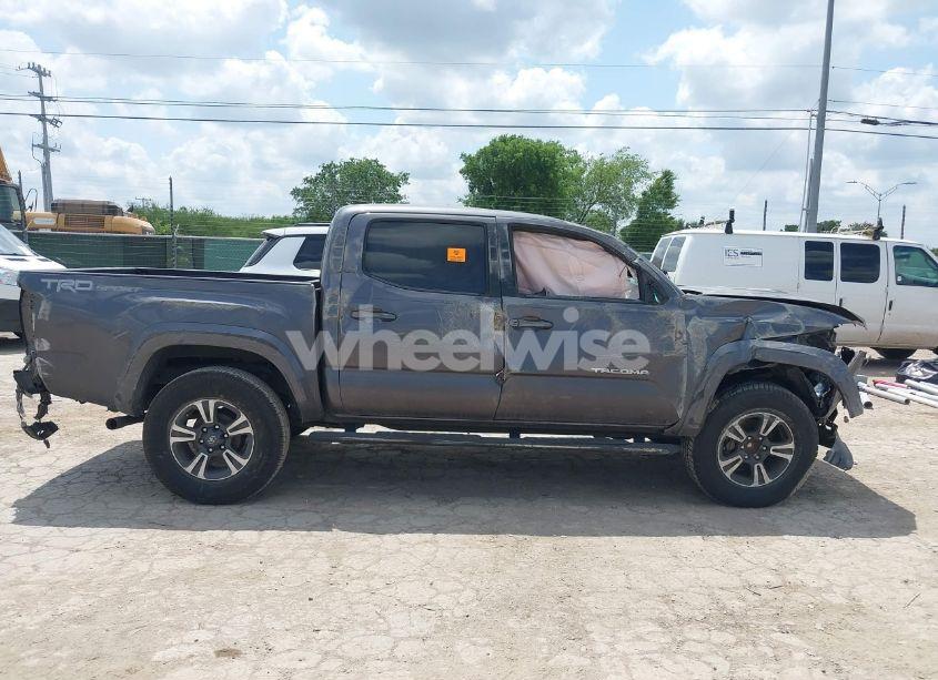 Photo 13 of 2018 Toyota Tacoma TRD SPORT (VIN 5TFAZ5CN1JX060828)