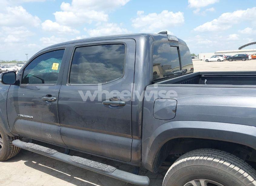 Photo 14 of 2018 Toyota Tacoma TRD SPORT (VIN 5TFAZ5CN1JX060828)