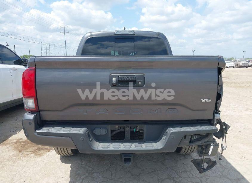 Photo 16 of 2018 Toyota Tacoma TRD SPORT (VIN 5TFAZ5CN1JX060828)