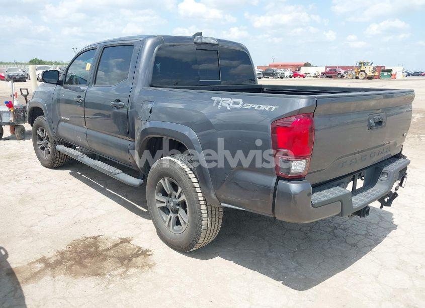Photo 3 of 2018 Toyota Tacoma TRD SPORT (VIN 5TFAZ5CN1JX060828)