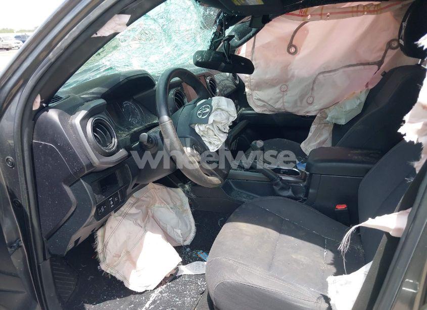 Photo 5 of 2018 Toyota Tacoma TRD SPORT (VIN 5TFAZ5CN1JX060828)