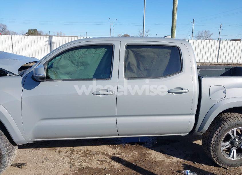 Photo 15 of 2018 Toyota Tacoma TRD SPORT (VIN 5TFAZ5CN1JX062501)