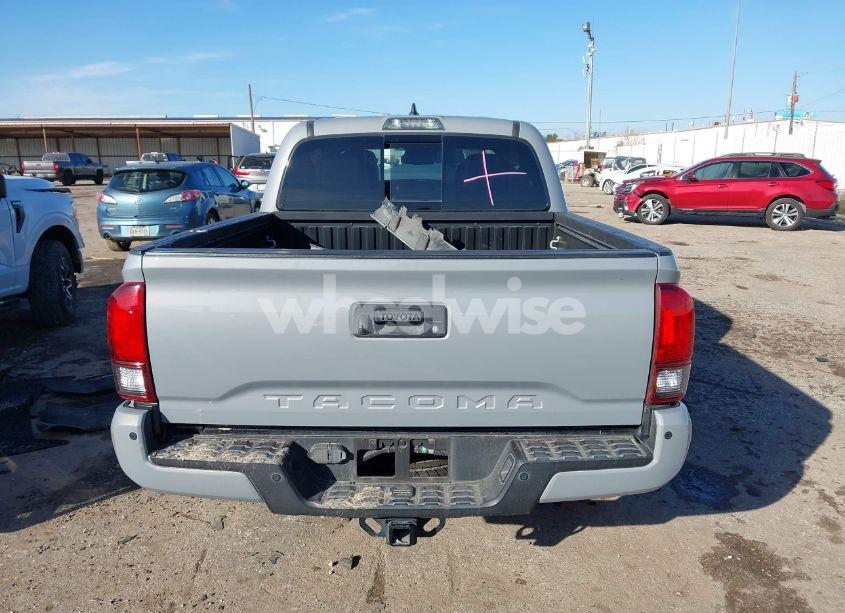 Photo 17 of 2018 Toyota Tacoma TRD SPORT (VIN 5TFAZ5CN1JX062501)