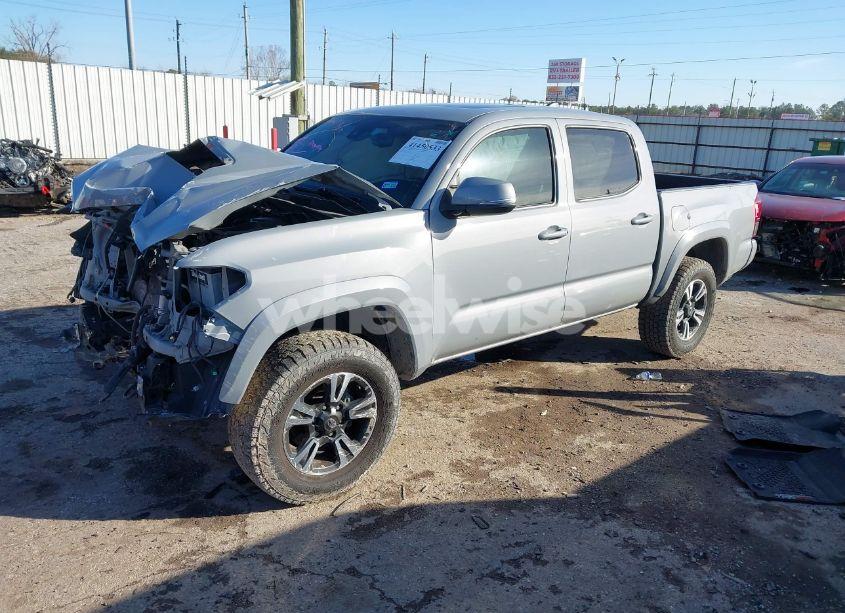 Photo 2 of 2018 Toyota Tacoma TRD SPORT (VIN 5TFAZ5CN1JX062501)