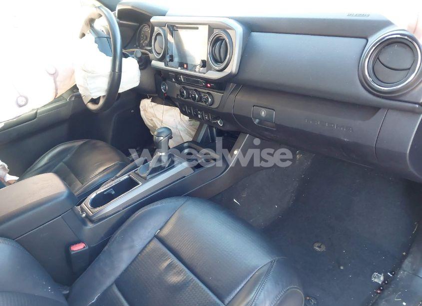 Photo 5 of 2018 Toyota Tacoma TRD SPORT (VIN 5TFAZ5CN1JX062501)