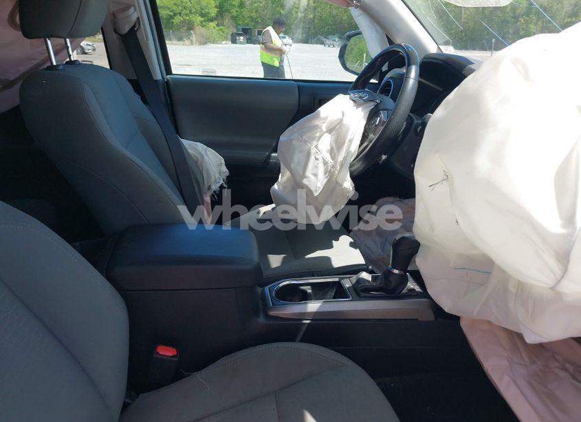 Photo 5 of 2019 Toyota Tacoma SR5 V6 (VIN 5TFAZ5CN1KX081762)