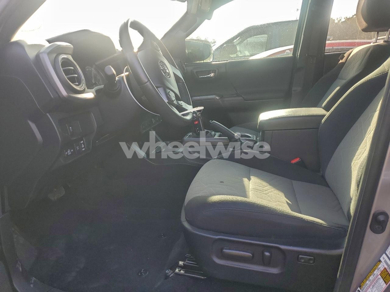 Photo 7 of 2021 TOYOTA TACOMA DOUBLE CAB (VIN 5TFAZ5CN1MX118439)