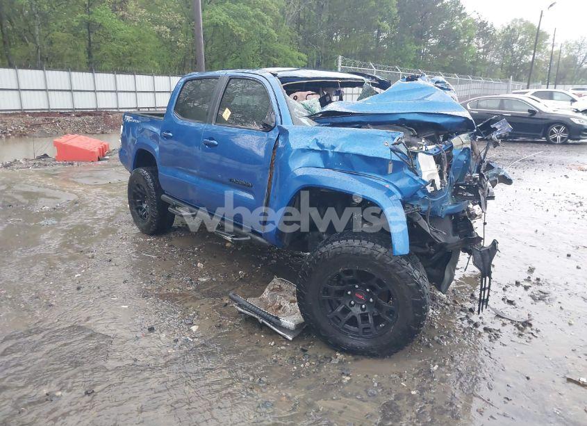 2017 Toyota Tacoma TRD SPORT (VIN 5TFAZ5CN2HX039819) main photo