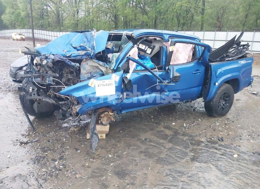 Photo 2 of 2017 Toyota Tacoma TRD SPORT (VIN 5TFAZ5CN2HX039819)