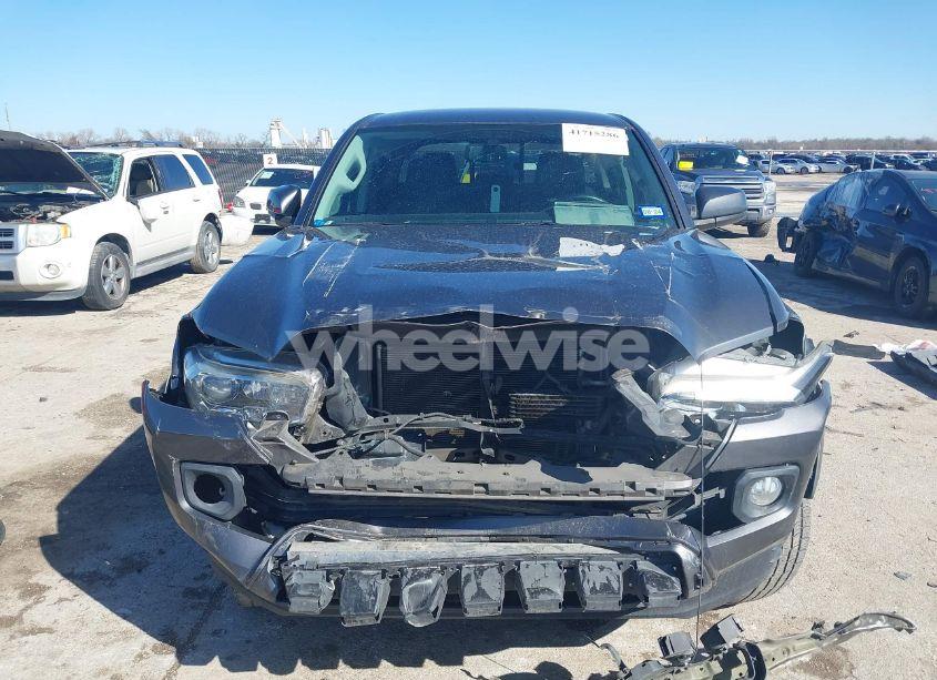 Photo 13 of 2017 Toyota Tacoma SR5 V6 (VIN 5TFAZ5CN2HX045524)