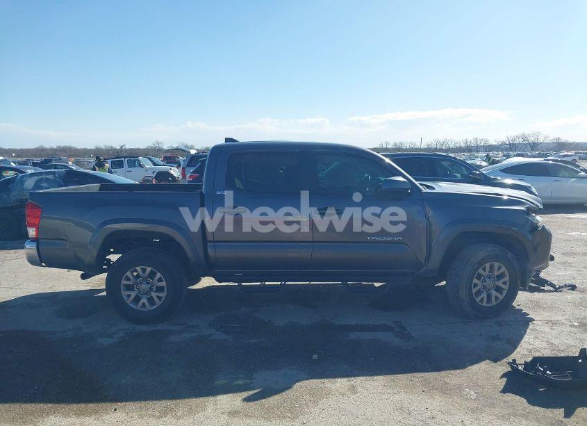 Photo 14 of 2017 Toyota Tacoma SR5 V6 (VIN 5TFAZ5CN2HX045524)
