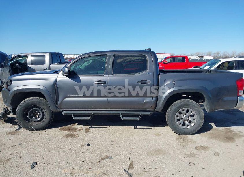 Photo 15 of 2017 Toyota Tacoma SR5 V6 (VIN 5TFAZ5CN2HX045524)