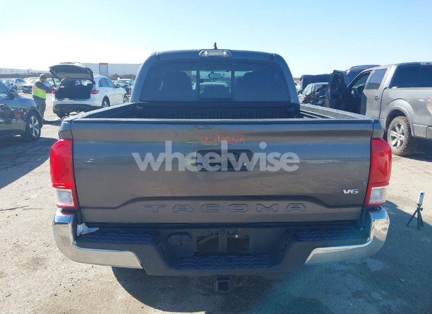 Photo 17 of 2017 Toyota Tacoma SR5 V6 (VIN 5TFAZ5CN2HX045524)