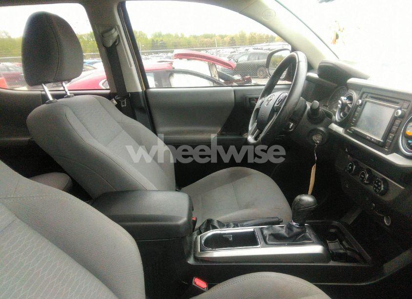 Photo 5 of 2017 Toyota Tacoma SR5 V6 (VIN 5TFAZ5CN2HX045801)