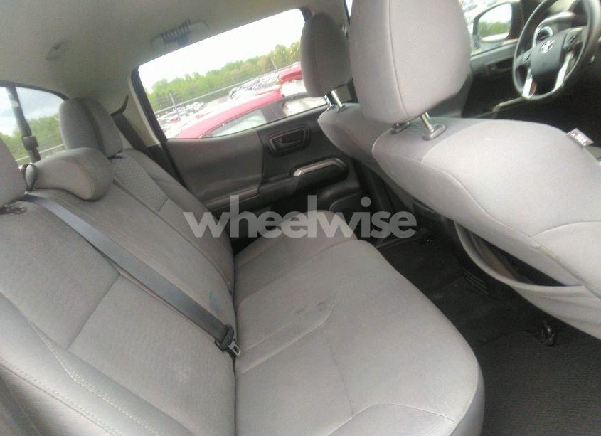 Photo 8 of 2017 Toyota Tacoma SR5 V6 (VIN 5TFAZ5CN2HX045801)