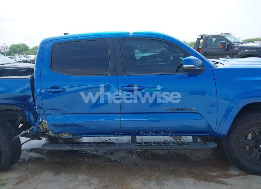 Photo 13 of 2018 Toyota Tacoma TRD SPORT (VIN 5TFAZ5CN2JX064452)