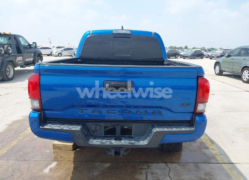 Photo 16 of 2018 Toyota Tacoma TRD SPORT (VIN 5TFAZ5CN2JX064452)