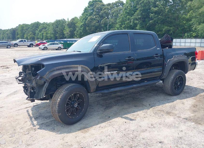 Photo 2 of 2016 Toyota Tacoma SR5 V6 (VIN 5TFAZ5CN3GX004527)
