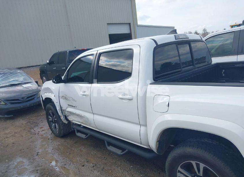 Photo 15 of 2016 Toyota Tacoma TRD SPORT (VIN 5TFAZ5CN3GX005550)