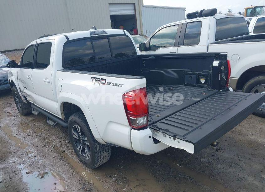 Photo 3 of 2016 Toyota Tacoma TRD SPORT (VIN 5TFAZ5CN3GX005550)