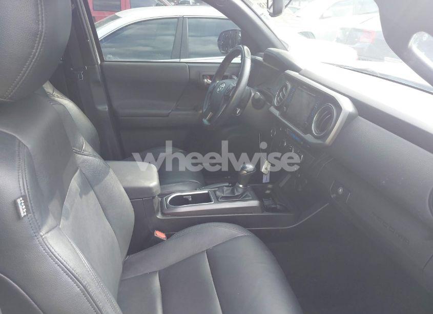Photo 5 of 2016 Toyota Tacoma TRD SPORT (VIN 5TFAZ5CN3GX005550)