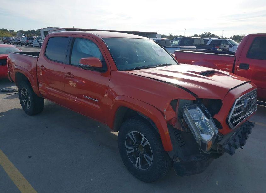 2017 Toyota Tacoma (VIN 5TFAZ5CN3HX033947) main photo