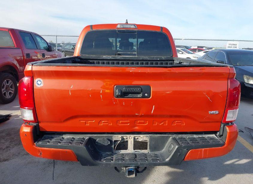 Photo 16 of 2017 Toyota Tacoma (VIN 5TFAZ5CN3HX033947)