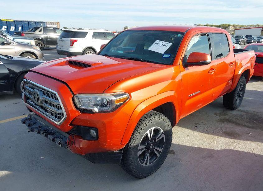 Photo 2 of 2017 Toyota Tacoma (VIN 5TFAZ5CN3HX033947)