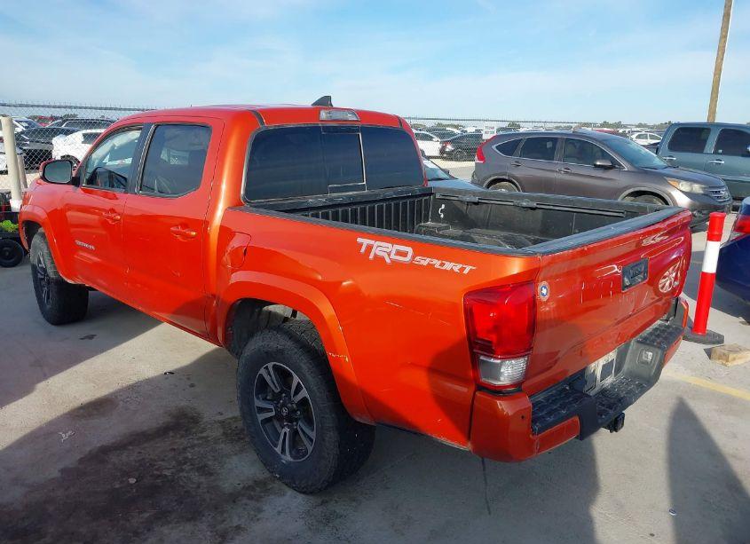 Photo 3 of 2017 Toyota Tacoma (VIN 5TFAZ5CN3HX033947)