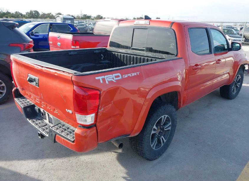 Photo 4 of 2017 Toyota Tacoma (VIN 5TFAZ5CN3HX033947)