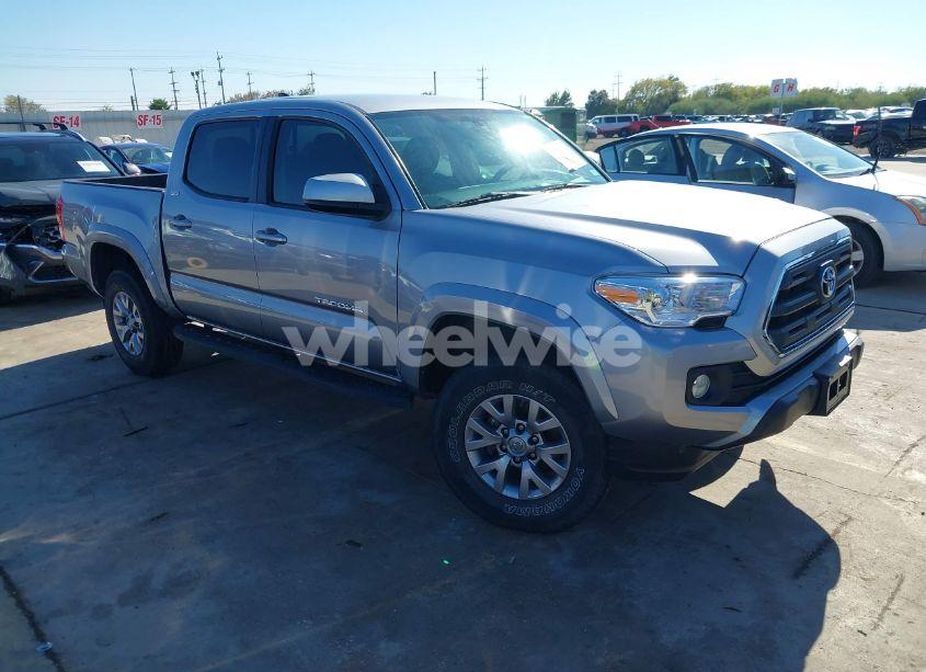 2017 Toyota Tacoma SR5 V6 (VIN 5TFAZ5CN3HX053695) main photo