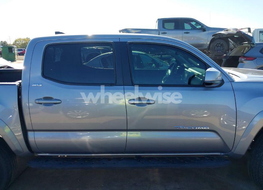 Photo 13 of 2017 Toyota Tacoma SR5 V6 (VIN 5TFAZ5CN3HX053695)