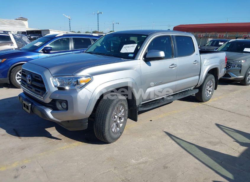 Photo 2 of 2017 Toyota Tacoma SR5 V6 (VIN 5TFAZ5CN3HX053695)