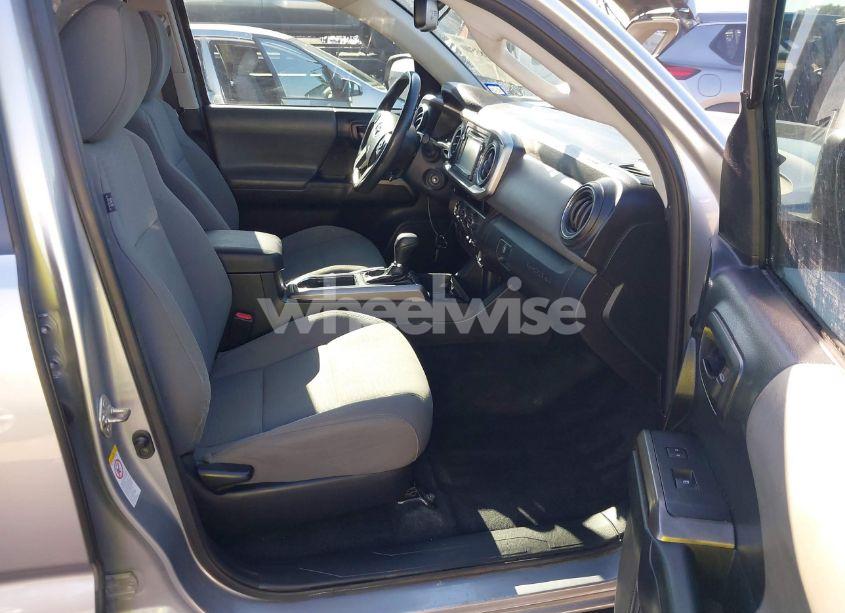 Photo 5 of 2017 Toyota Tacoma SR5 V6 (VIN 5TFAZ5CN3HX053695)