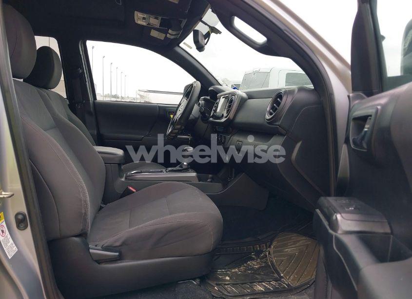 Photo 5 of 2016 Toyota Tacoma TRD SPORT (VIN 5TFAZ5CN4GX013284)