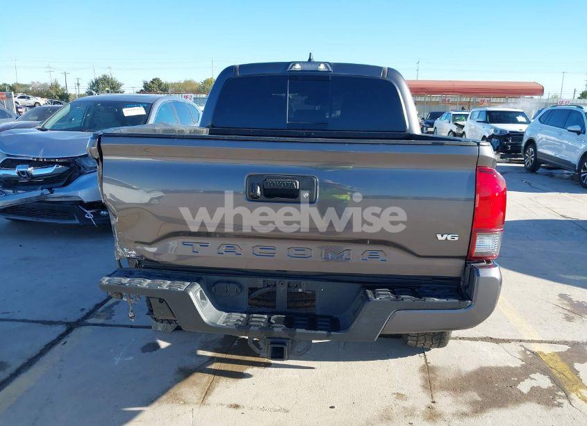 Photo 16 of 2018 Toyota Tacoma TRD SPORT (VIN 5TFAZ5CN4JX054781)