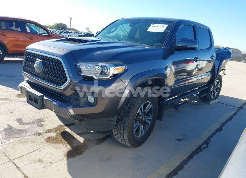 Photo 2 of 2018 Toyota Tacoma TRD SPORT (VIN 5TFAZ5CN4JX054781)