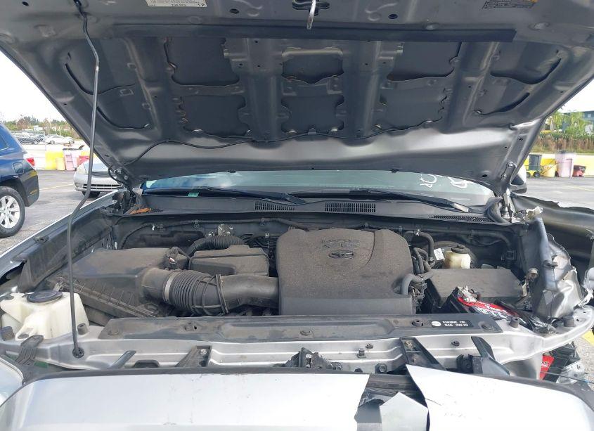 Photo 10 of 2018 Toyota Tacoma SR5 V6 (VIN 5TFAZ5CN4JX054909)