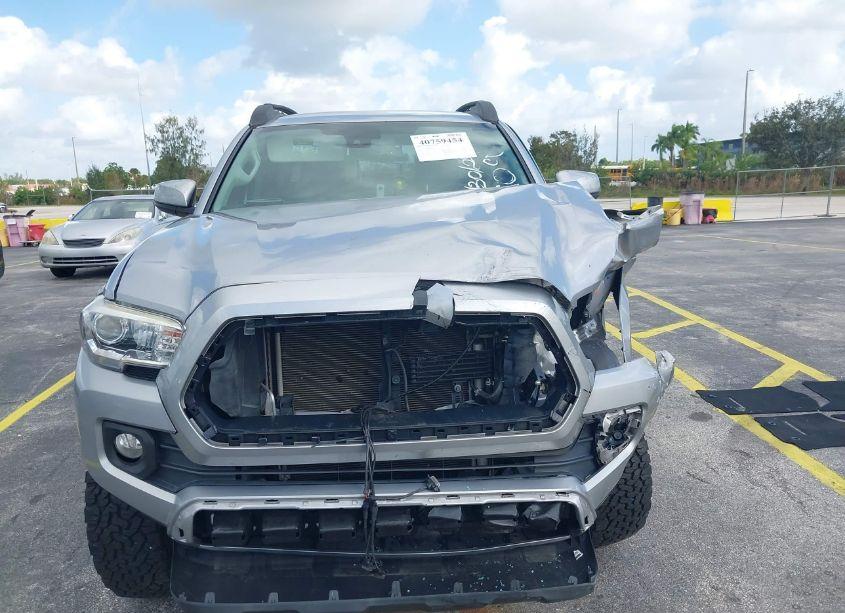 Photo 12 of 2018 Toyota Tacoma SR5 V6 (VIN 5TFAZ5CN4JX054909)