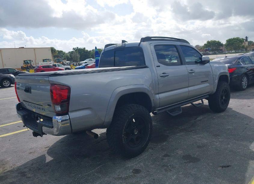 Photo 4 of 2018 Toyota Tacoma SR5 V6 (VIN 5TFAZ5CN4JX054909)