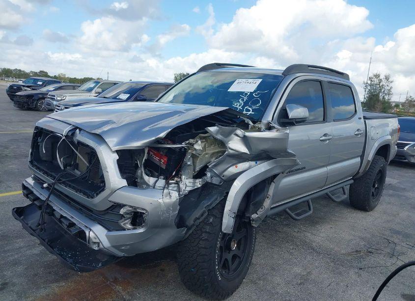 Photo 6 of 2018 Toyota Tacoma SR5 V6 (VIN 5TFAZ5CN4JX054909)