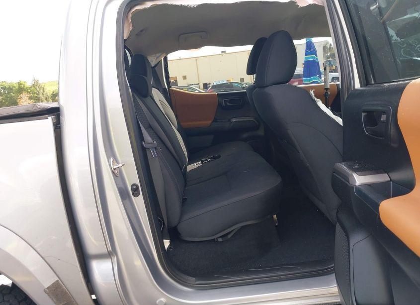 Photo 8 of 2018 Toyota Tacoma SR5 V6 (VIN 5TFAZ5CN4JX054909)