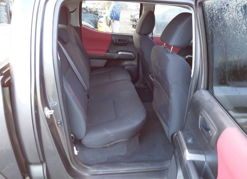 Photo 8 of 2021 Toyota Tacoma SR5 V6 (VIN 5TFAZ5CN4MX102218)