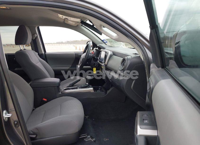 Photo 5 of 2021 Toyota Tacoma SR5 V6 (VIN 5TFAZ5CN4MX113767)