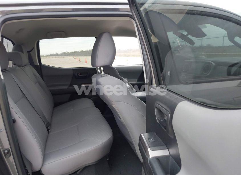 Photo 8 of 2021 Toyota Tacoma SR5 V6 (VIN 5TFAZ5CN4MX113767)