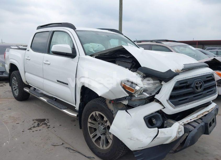 2016 Toyota Tacoma SR5 V6 (VIN 5TFAZ5CN5GX018977) main photo