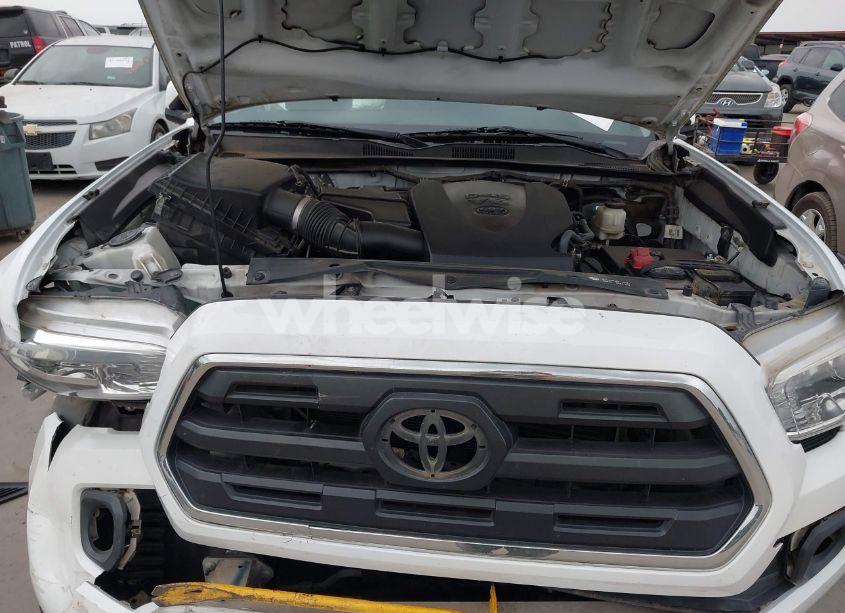 Photo 10 of 2016 Toyota Tacoma SR5 V6 (VIN 5TFAZ5CN5GX018977)
