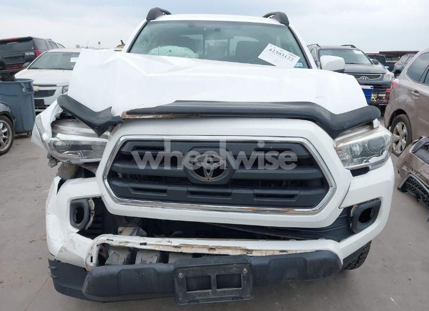 Photo 12 of 2016 Toyota Tacoma SR5 V6 (VIN 5TFAZ5CN5GX018977)